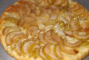 Пирог с грушами и карамелью